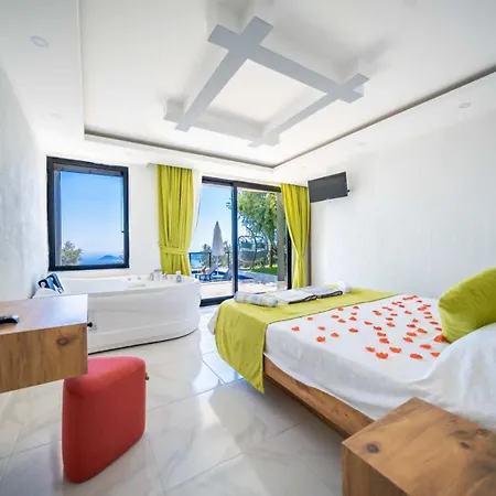 Villa Kaskalkan Deniz Manzarali Havuzlu Bahceli Kaş